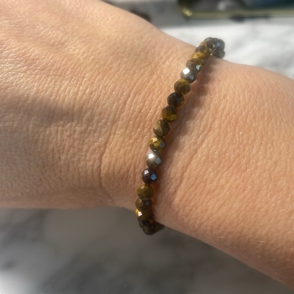 Small tigers eye bracelet in size 7” - Picture 3 of 3